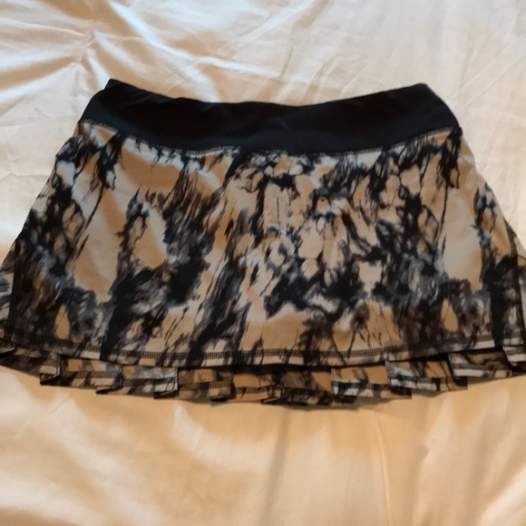 lululemon athletica Dresses & Skirts - Black/Tan Lululemon skirt, excellent condition. lululemon athletica Dresses & Skirts - Black/Tan Lululemon skirt, excellent condition.